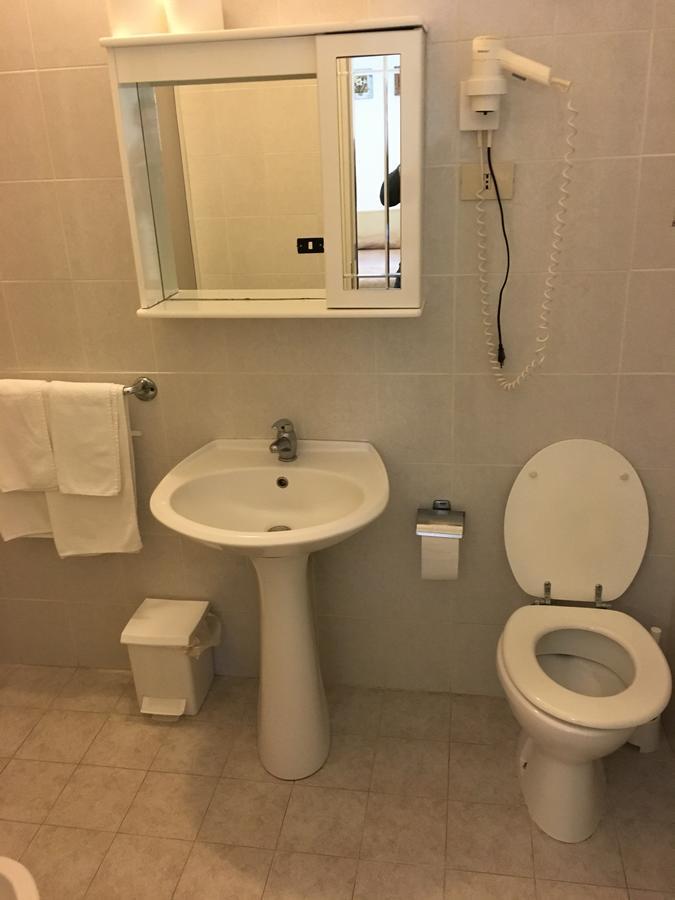Hotel Azzurro 瓦拉泽 外观 照片